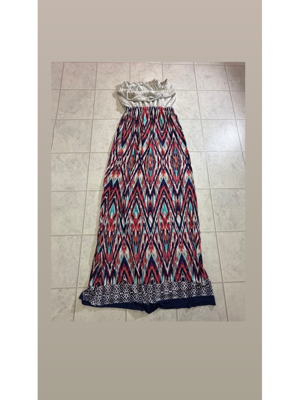 Strapless Maxi Dress with Geometric Pattern and Elastic Waist